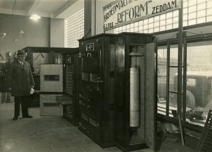 VIV-EUROPE-fotos-feria-ORNITOPHILIA-empresa-PASS-REFORM-stand-circa-1930 Stand en la feria